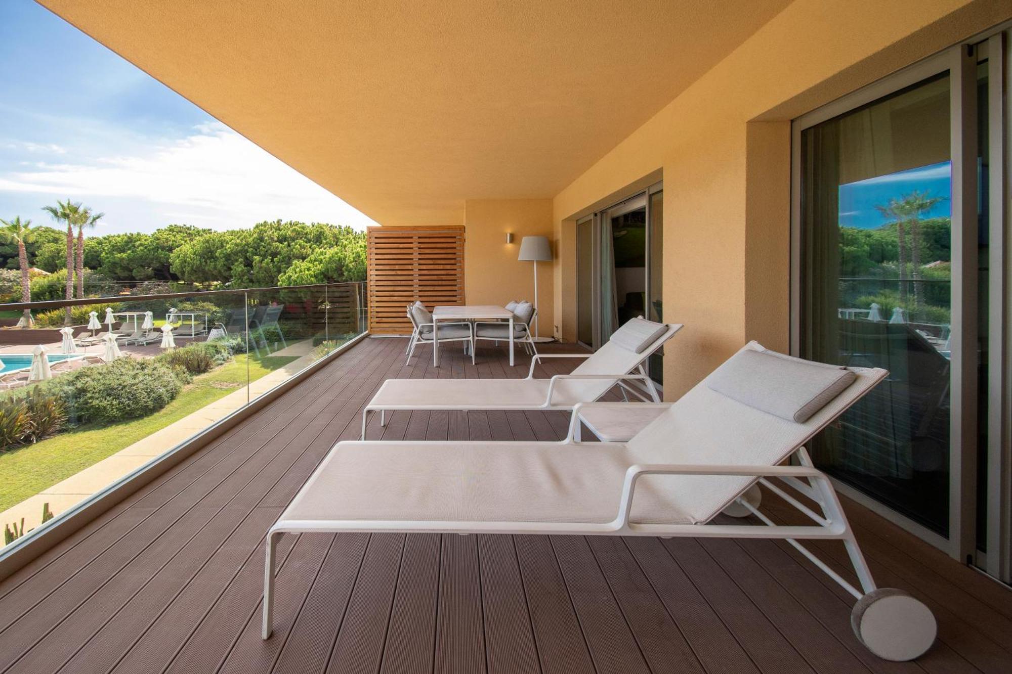 Suite Home - Uitzicht op het Zwembad