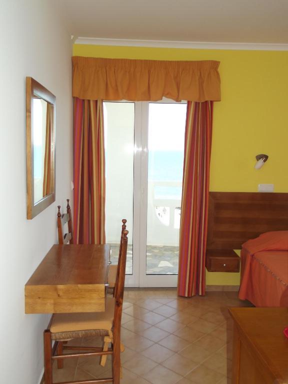 Quarto Twin com Varanda e Vista Mar