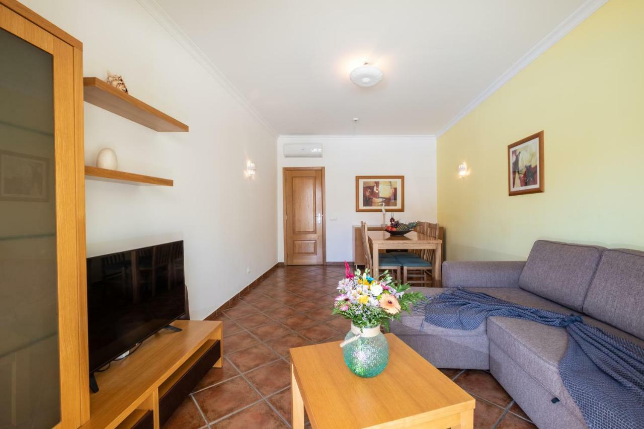 Apartamento com 1 Quarto e Vista Piscina